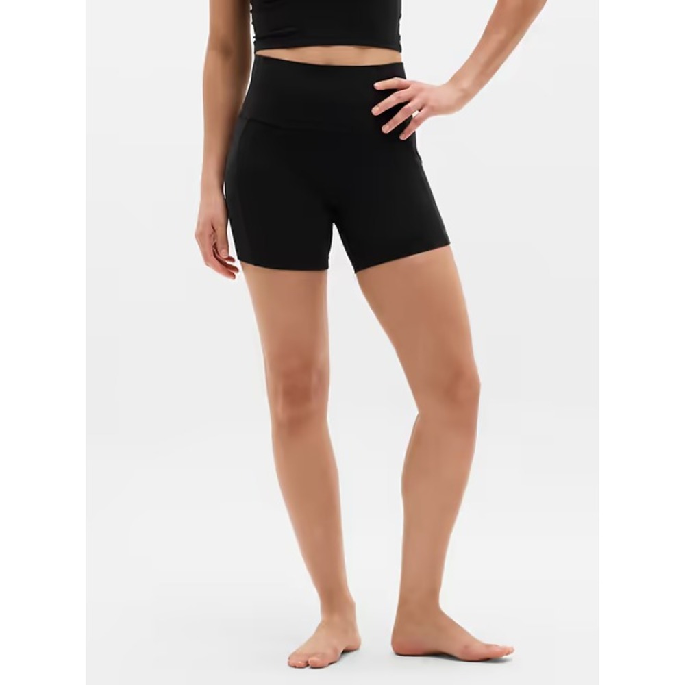 Athleta Salutation Stash pocket High Rise 5" Shorts Black Large A008386